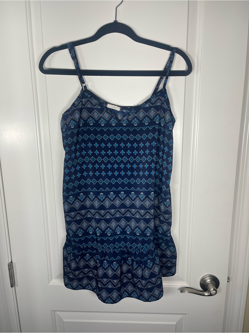 Sleeveless Navy Geo-Print Cami Top Ruffle Hem, women’s medium, Flowing summer